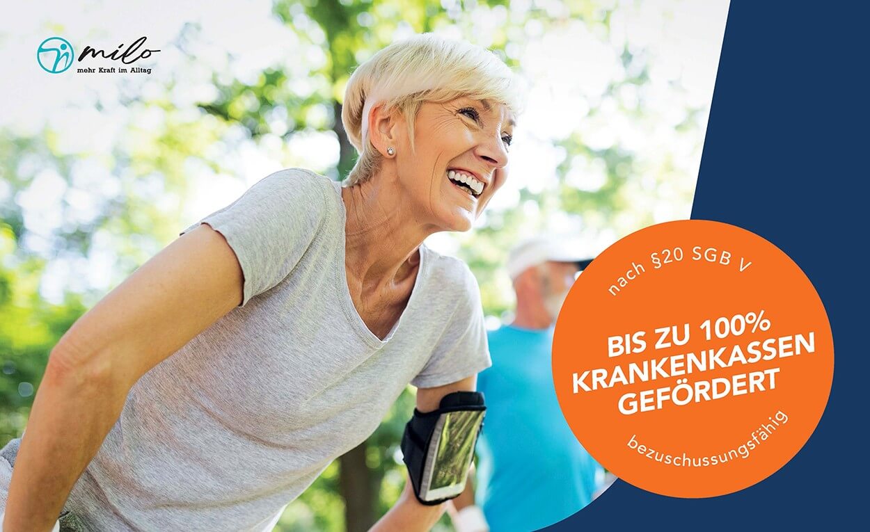 Lachende Dame beim Präventionssport